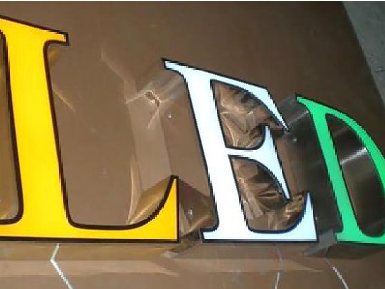 延川介绍LED招牌的基础知识。